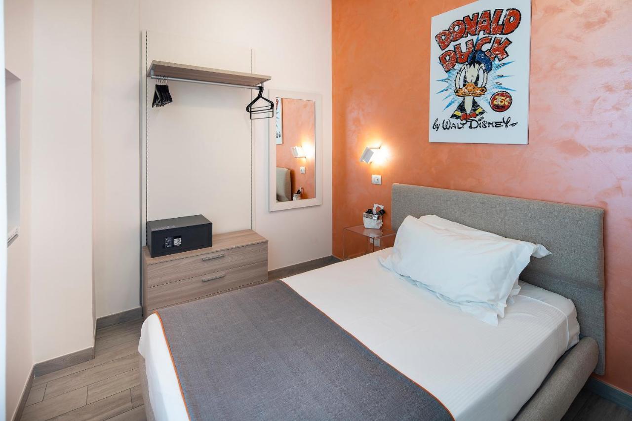 Single Room,723869041:JPEG