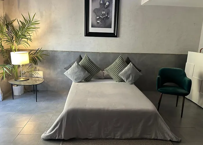 Un Passo Dal Castello Maschio Angioino Appartment